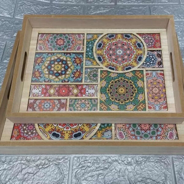 صواني خشبية زخرفية ملونة